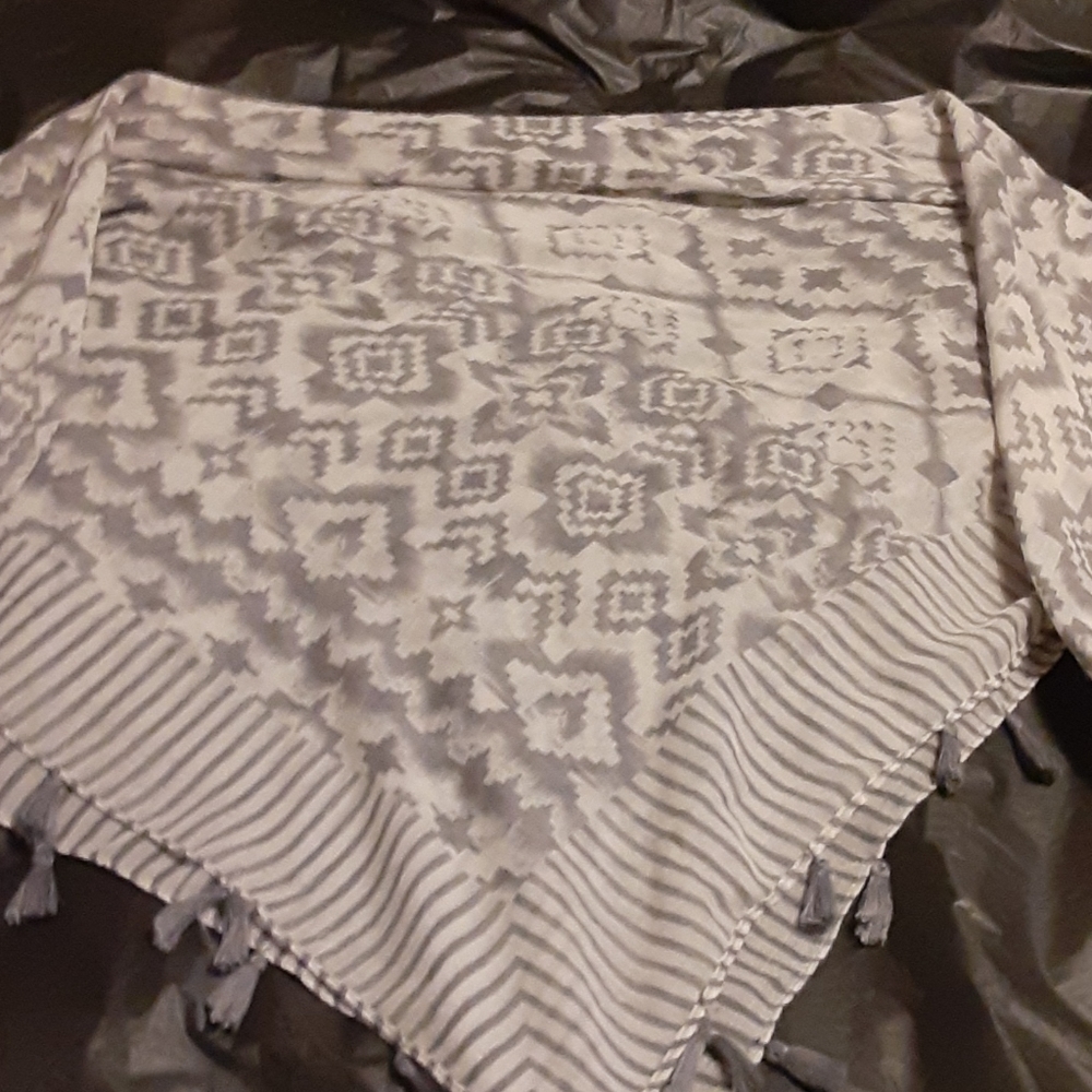 Light gray and dark gray Shaw
